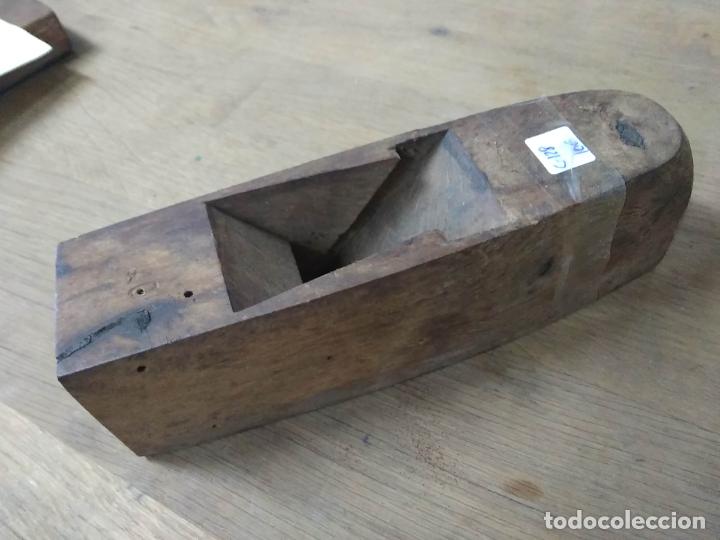 Antig&uuml;edades: Antiguo cepillo carpintero C-128. Caja cepillos 2 - Foto 4