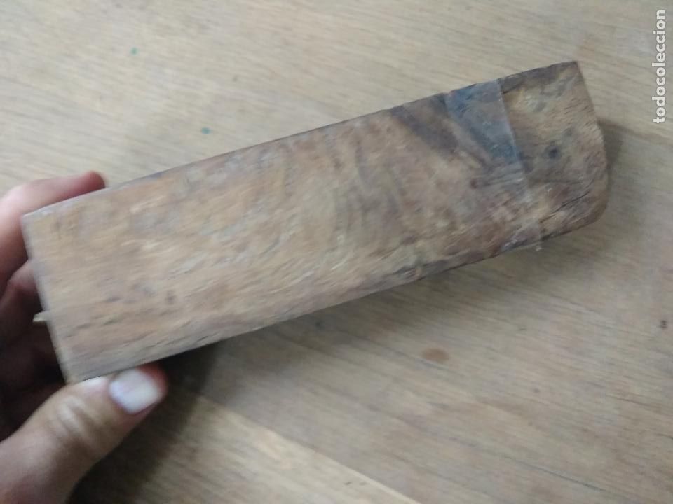 Antig&uuml;edades: Antiguo cepillo carpintero C-128. Caja cepillos 2 - Foto 5