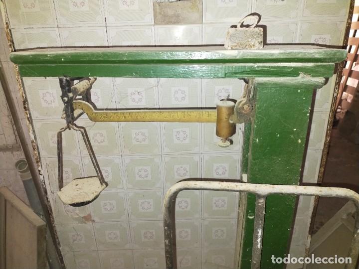 Antig&uuml;edades: Bascula con ruedas - Foto 2