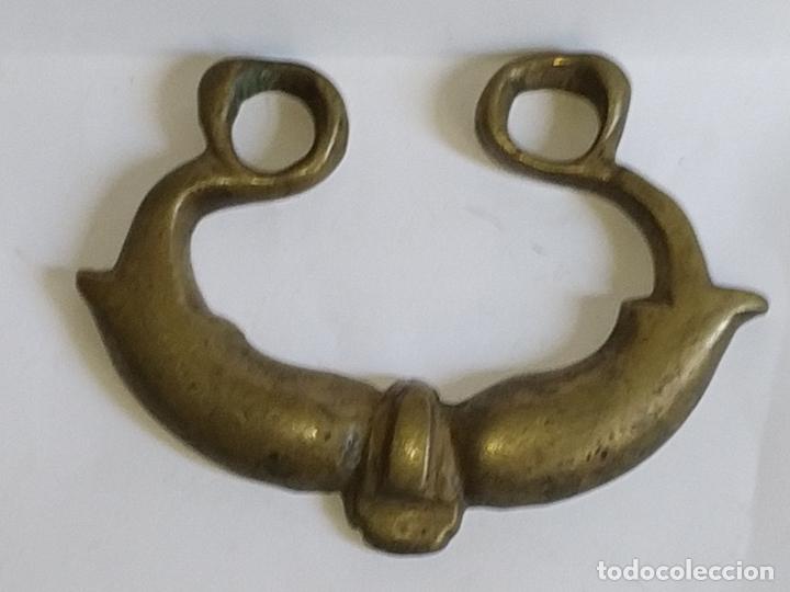 Antig&uuml;edades: 2 asas de bronce S.XVIII - Foto 2
