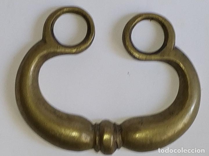 Antig&uuml;edades: 2 asas de bronce S.XVIII - Foto 3