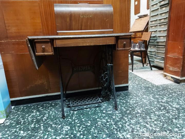 Antig&uuml;edades: M&aacute;quina de coser - Foto 1