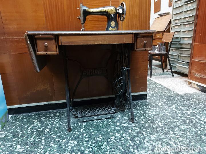 Antig&uuml;edades: M&aacute;quina de coser - Foto 2