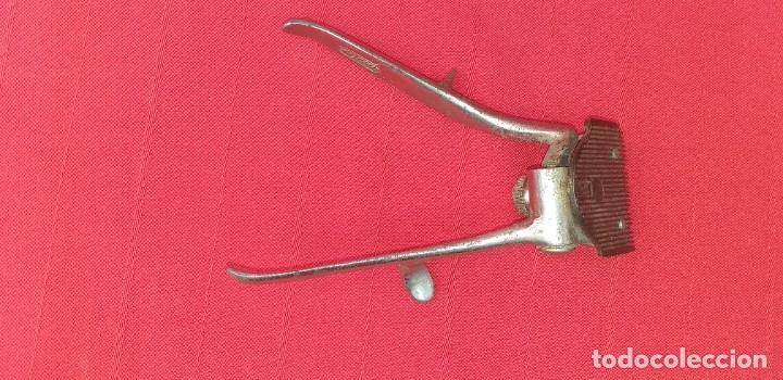 Antig&uuml;edades: M&Aacute;QUINA DE CORTAR EL PELO - Foto 4