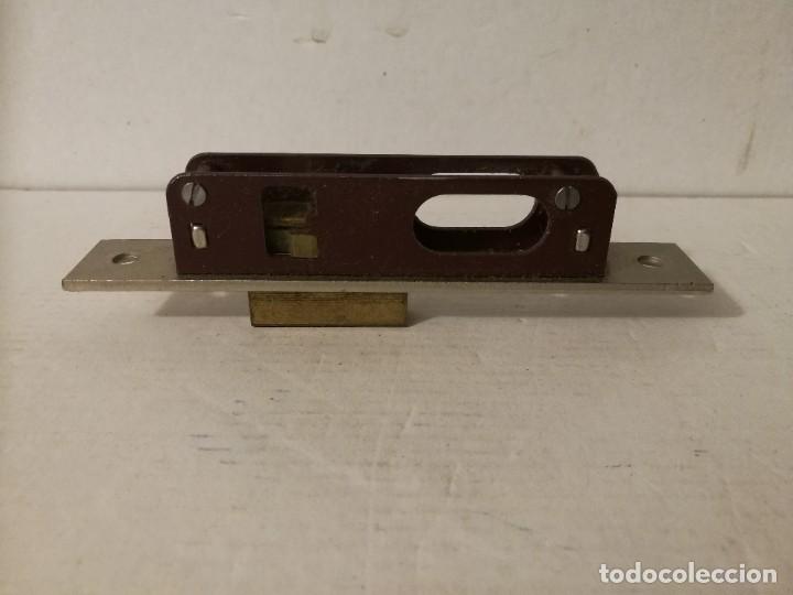 Antig&uuml;edades: Cerradura cl&aacute;sica. - Foto 3