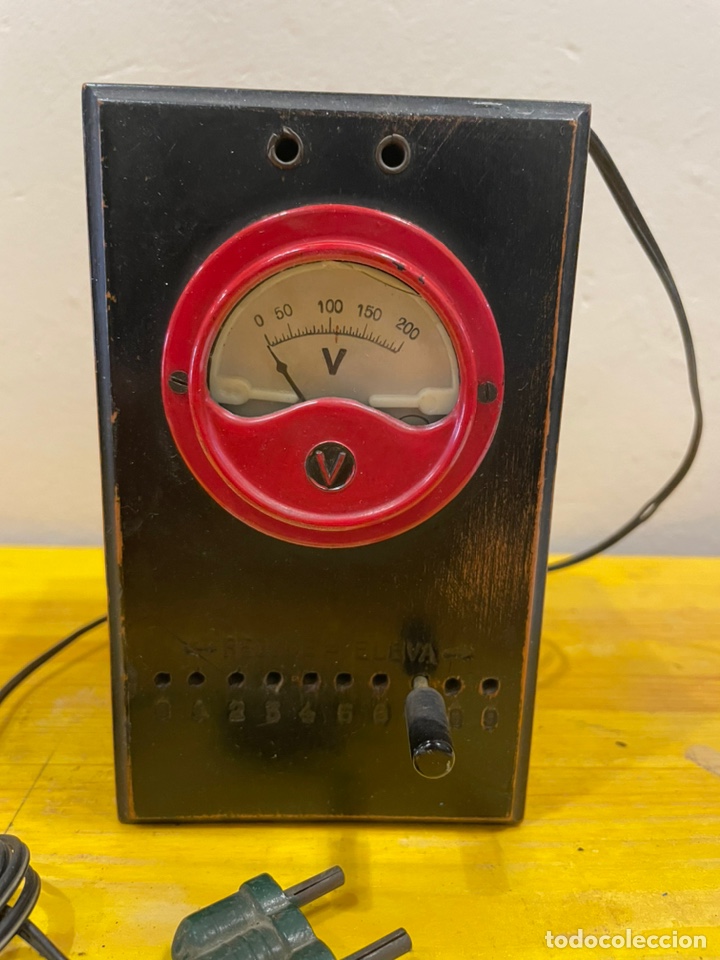 Antig&uuml;edades: Volt&iacute;metro metal - Foto 1