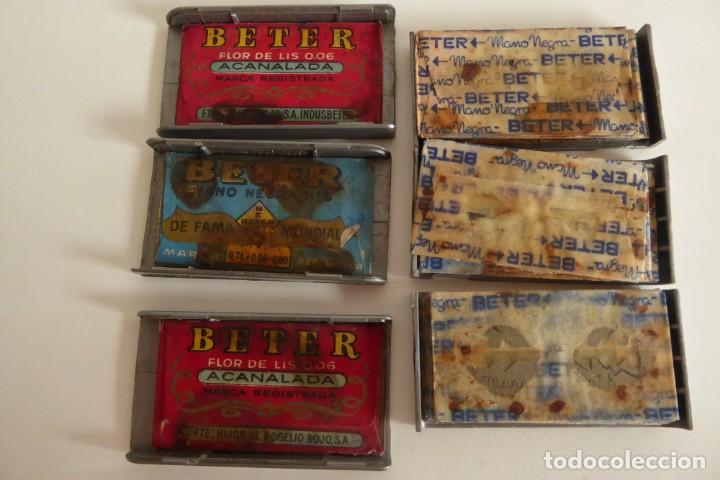 Antig&uuml;edades: TRES CAJAS DE HOJAS DE AFEITAR BETER MANO NEGRA - Foto 3