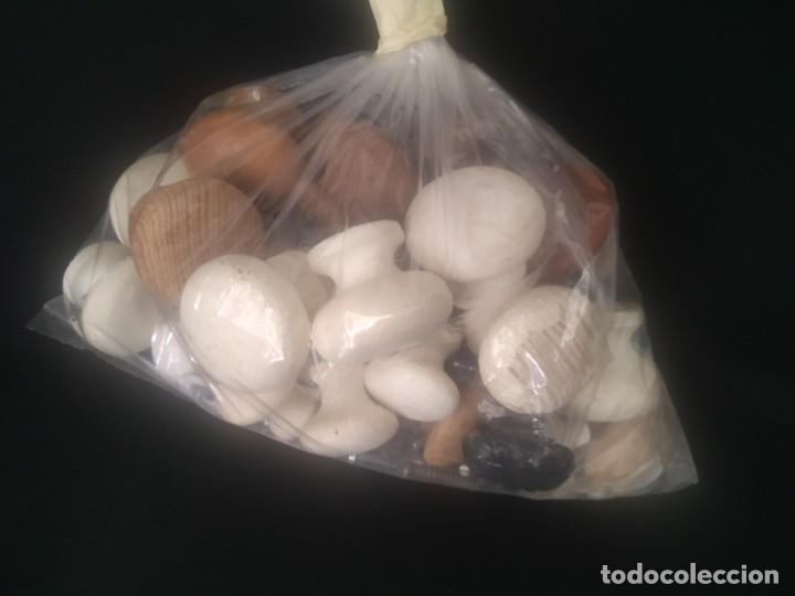 Antig&uuml;edades: Surtido 37 pomos madera y otros - Foto 2