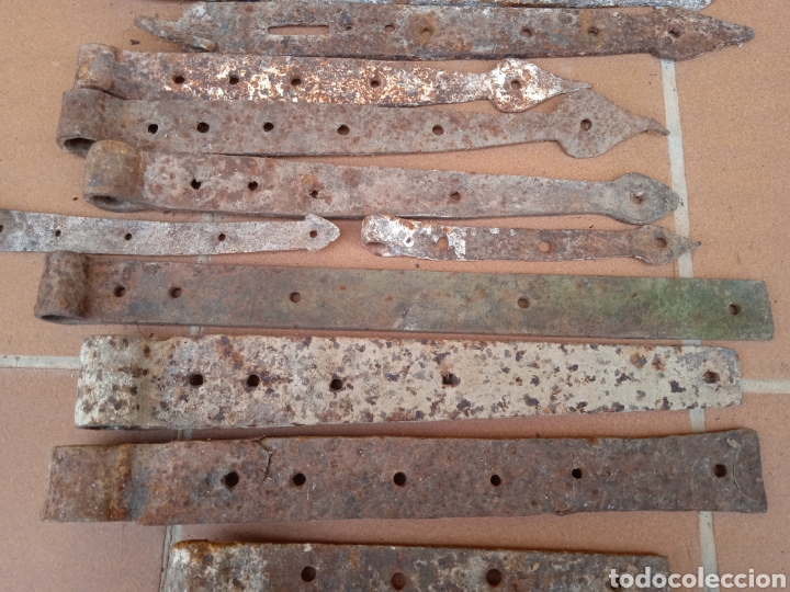 Antigüedades: Lote de 16 antiguas bisagras de hierro Forja. Siglo 17 - 18 y 19. - Foto 4 - 264534564