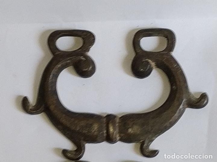Antig&uuml;edades: 2 asas de bronce S.XVIII - Foto 1