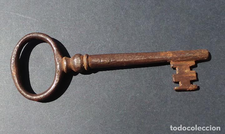Antig&uuml;edades: LLAVE DE HIERRO FORJADO.- 13,3 CM DE LARGO. - Foto 1