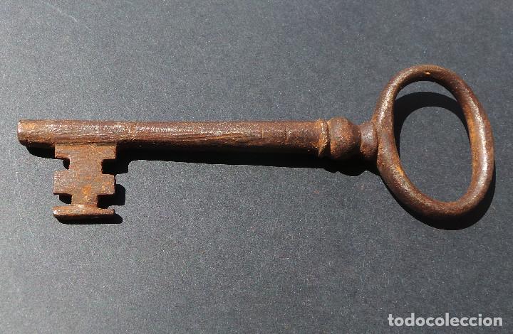 Antig&uuml;edades: LLAVE DE HIERRO FORJADO.- 13,3 CM DE LARGO. - Foto 3