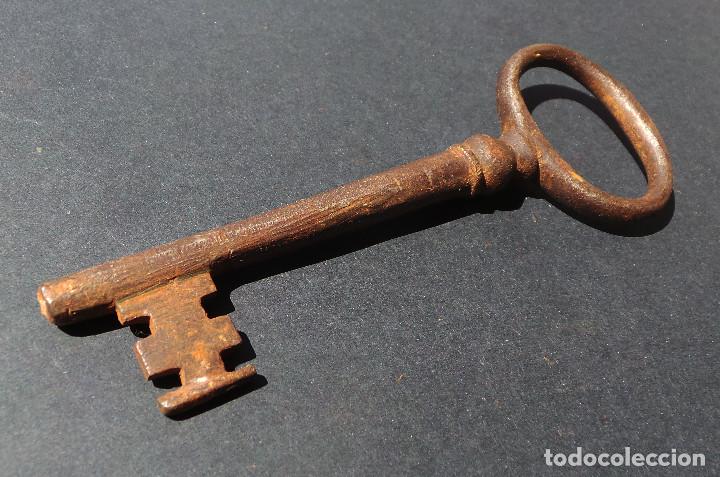 Antig&uuml;edades: LLAVE DE HIERRO FORJADO.- 13,3 CM DE LARGO. - Foto 4