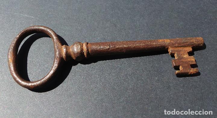 Antig&uuml;edades: LLAVE DE HIERRO FORJADO.- 13,3 CM DE LARGO. - Foto 5