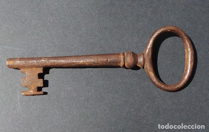 Antig&uuml;edades: LLAVE DE HIERRO FORJADO.- 13,3 CM DE LARGO. - Foto 6