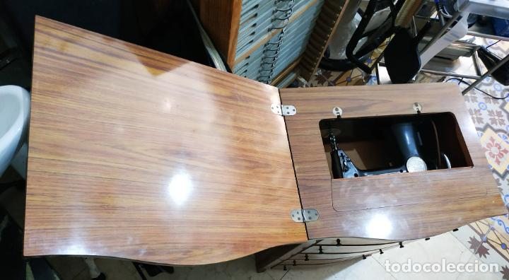 Antig&uuml;edades: M&Aacute;QUINA DE COSER SIGMA CON MUEBLE. - Foto 13