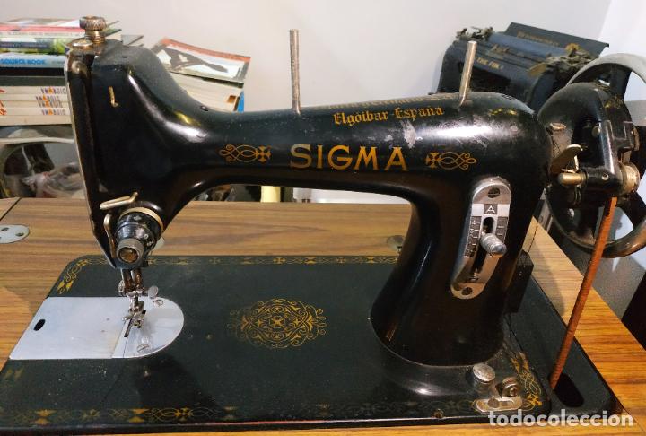 Antig&uuml;edades: M&Aacute;QUINA DE COSER SIGMA CON MUEBLE. - Foto 1