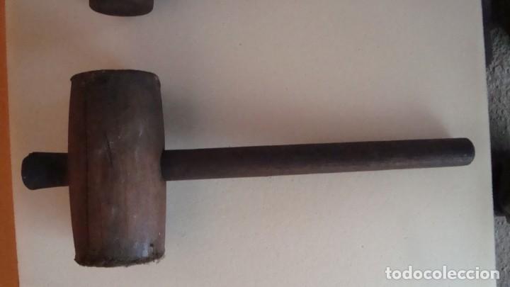 Antig&uuml;edades: tres mazos de madera - Foto 2