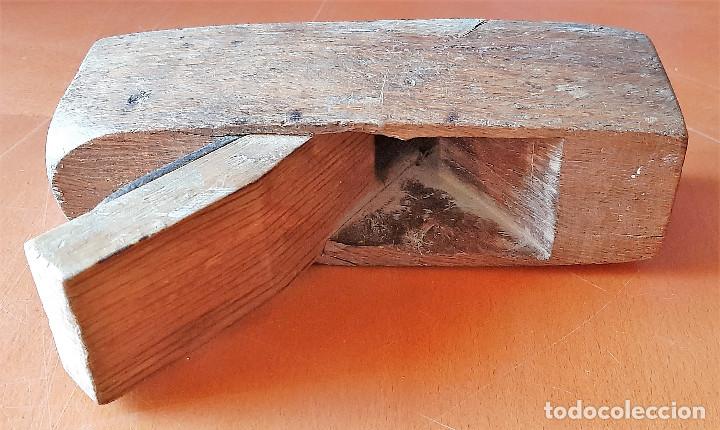 Antig&uuml;edades: CEPILLO DE MADERA DE CARPINTERO. - Foto 2