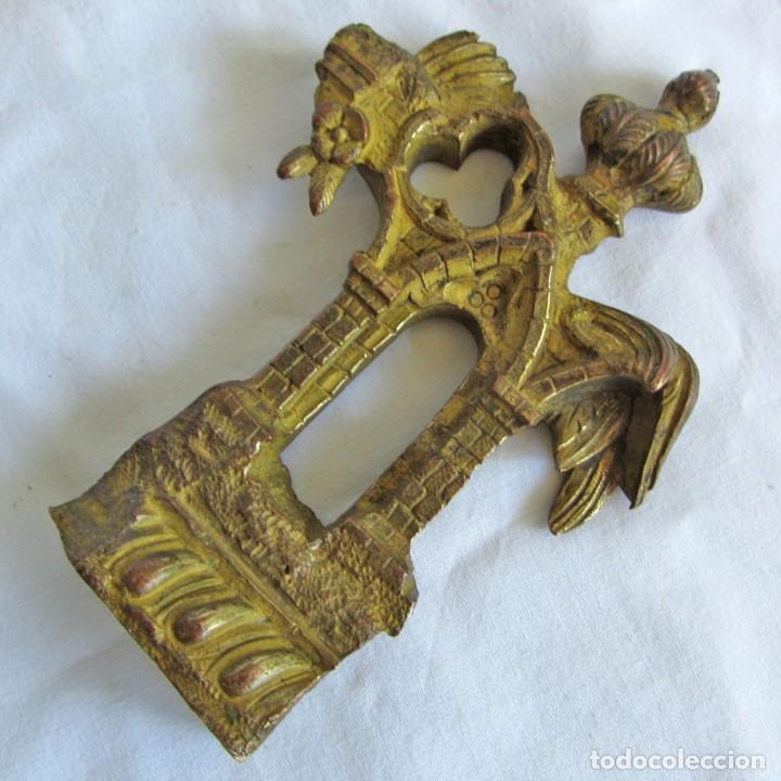 Antig&uuml;edades: Aplique pieza de bronce dorado arco g&oacute;tico - Foto 1
