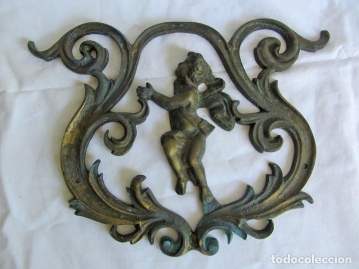 Antig&uuml;edades: Aplique de bronce con angelito - Foto 2