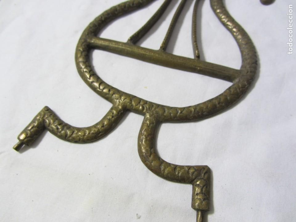 Antig&uuml;edades: Aplique pieza de bronce arpa con cabeza - Foto 4