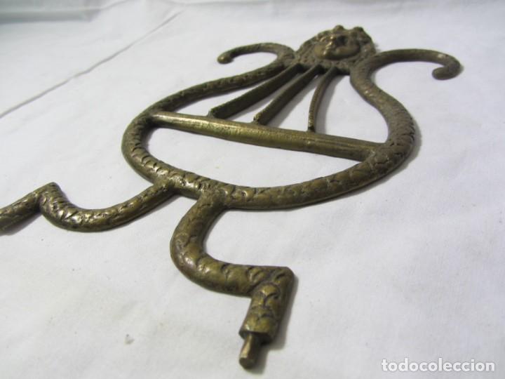 Antig&uuml;edades: Aplique pieza de bronce arpa con cabeza - Foto 5