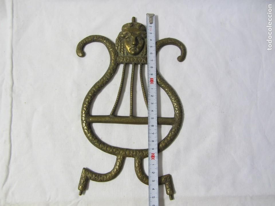 Antig&uuml;edades: Aplique pieza de bronce arpa con cabeza - Foto 6