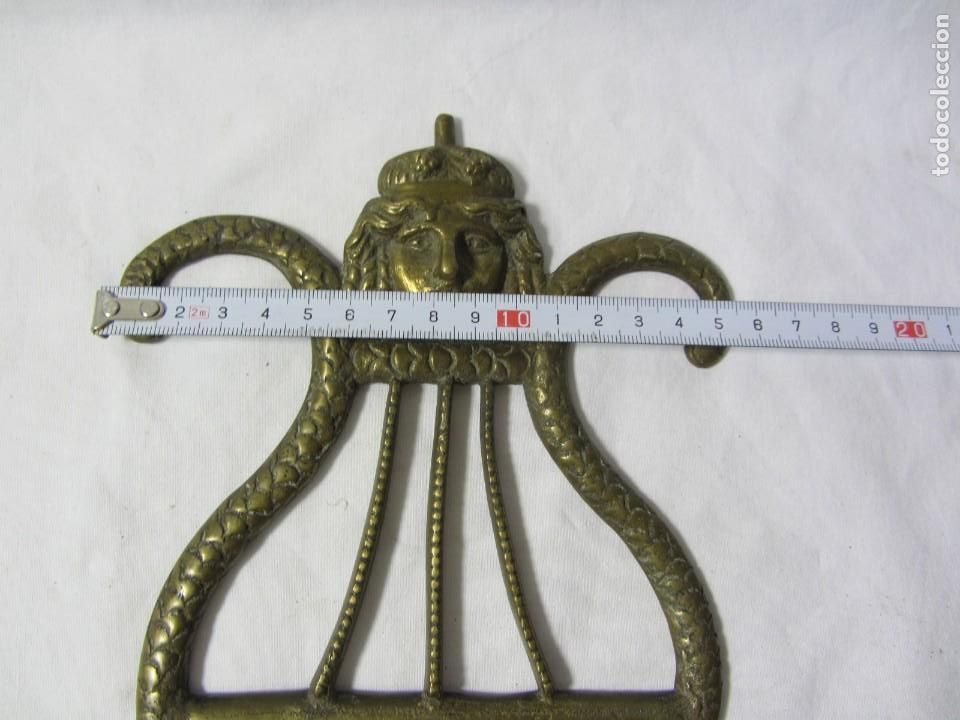 Antig&uuml;edades: Aplique pieza de bronce arpa con cabeza - Foto 7