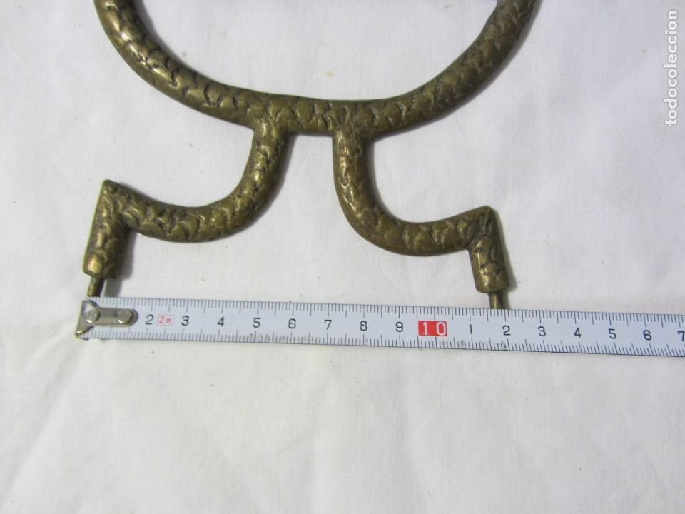 Antig&uuml;edades: Aplique pieza de bronce arpa con cabeza - Foto 8