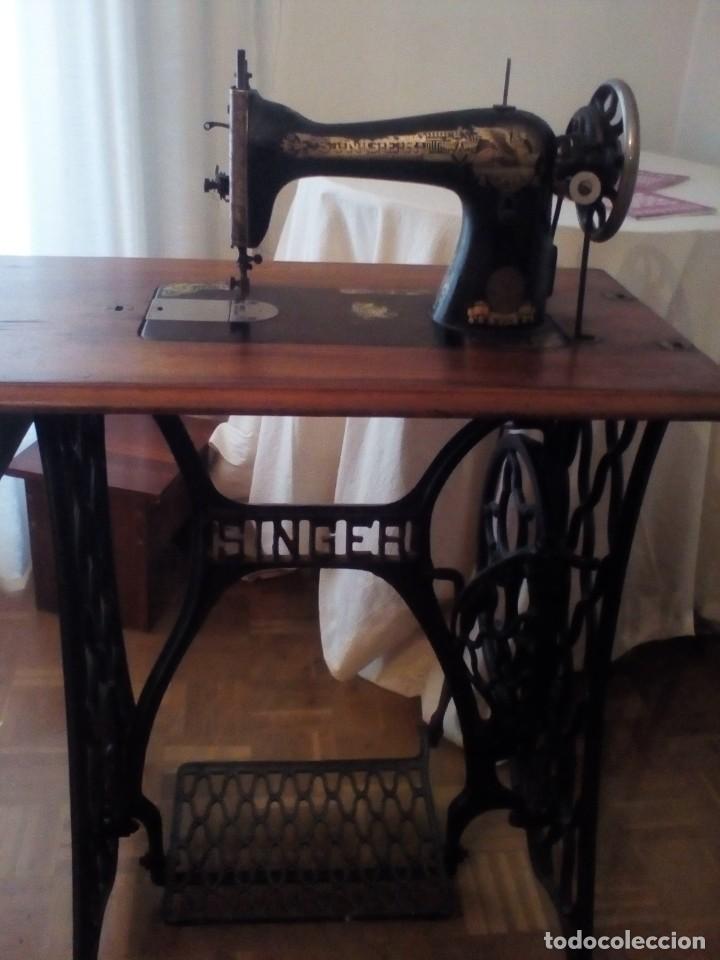 Antig&uuml;edades: M&aacute;quina de coser Singer antigua - Foto 3