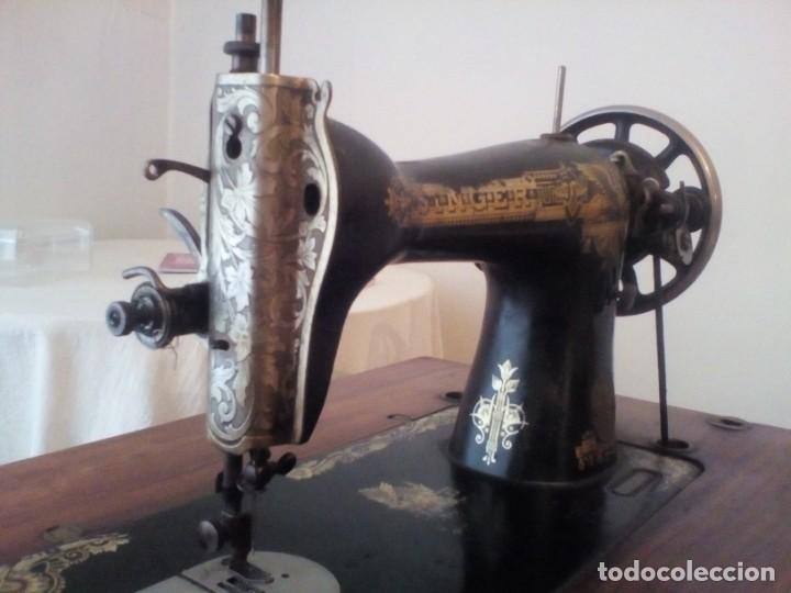Antig&uuml;edades: M&aacute;quina de coser Singer antigua - Foto 5