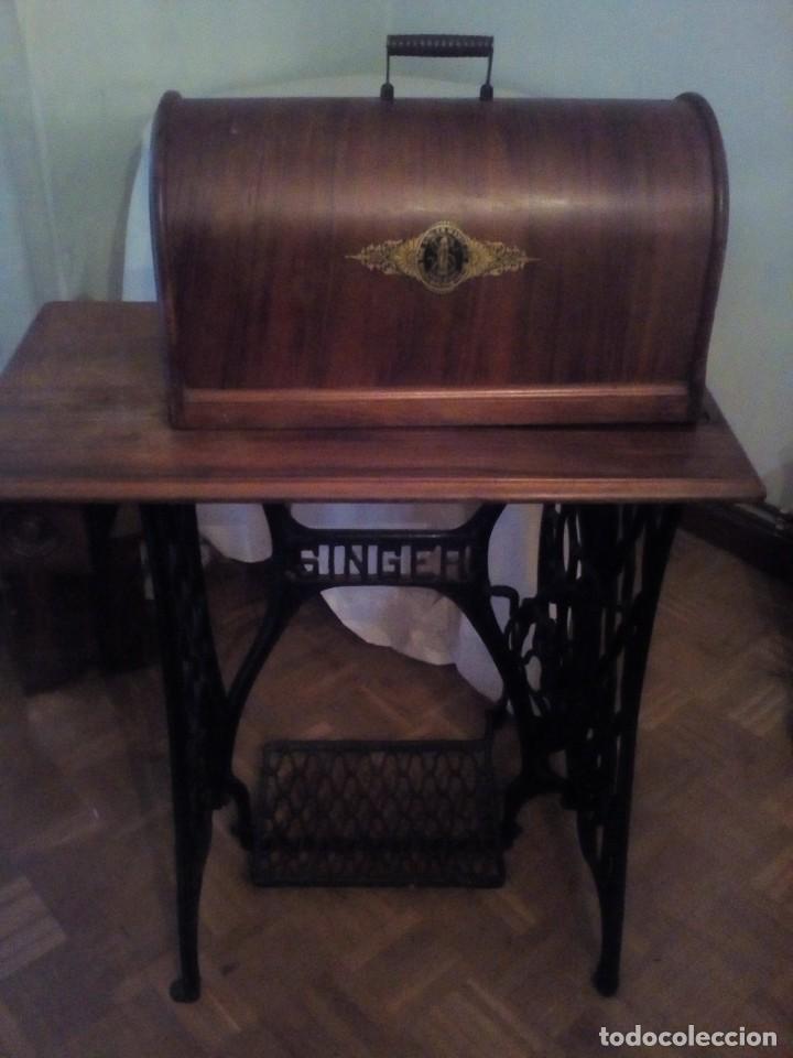 Antig&uuml;edades: M&aacute;quina de coser Singer antigua - Foto 6