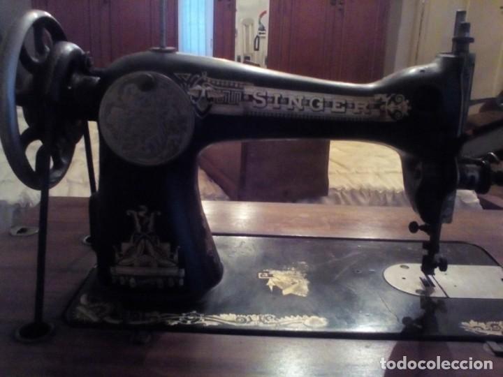Antig&uuml;edades: M&aacute;quina de coser Singer antigua - Foto 7