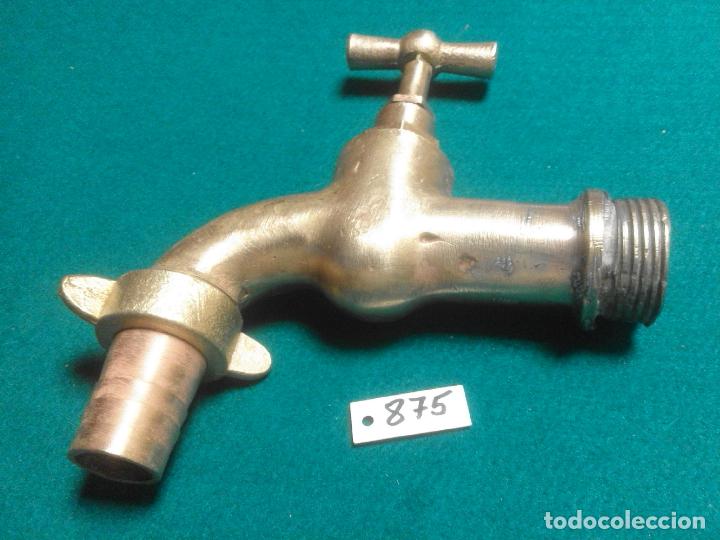 Antig&uuml;edades: ANTIGUO GRIFO DE LATON DE JARDIN - Foto 1