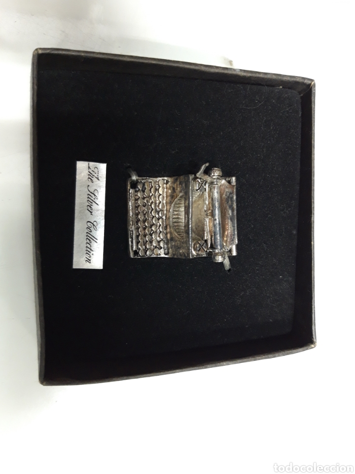 Antig&uuml;edades: Miniatura maquina de escribir en Plata. - Foto 3