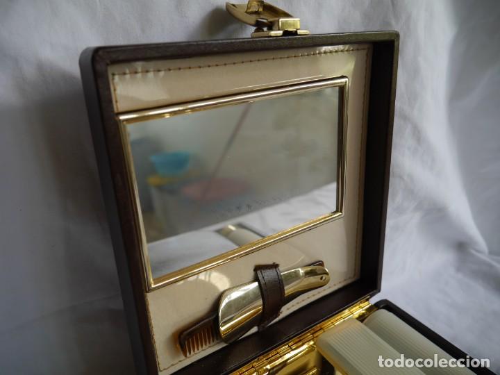 Antig&uuml;edades: Completo neceser de barber&iacute;a, sin uso, con llave - Foto 3
