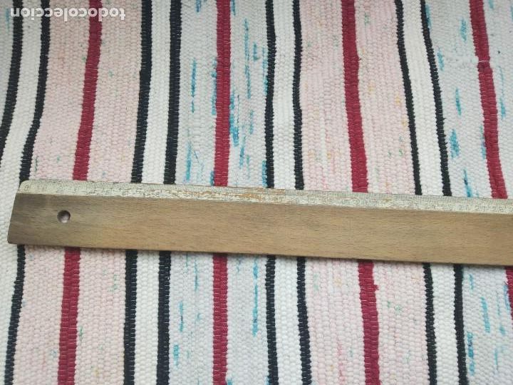Antig&uuml;edades: REGLA MADERA 60 CM - Foto 2