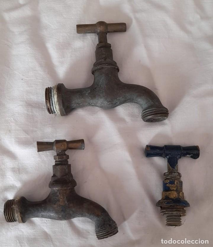 Antig&uuml;edades: LOTE DE 3 ANTIGUOS GRIFOS - Foto 2