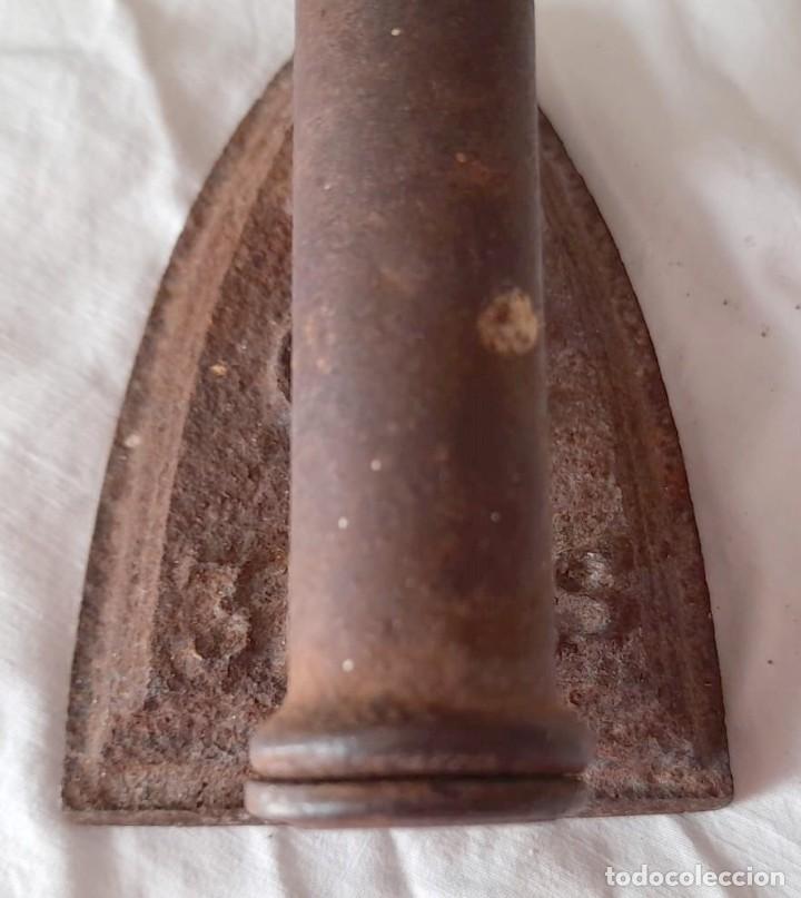 Antig&uuml;edades: ANTIGUA PLANCHA DE HIERRO 3S - Foto 2
