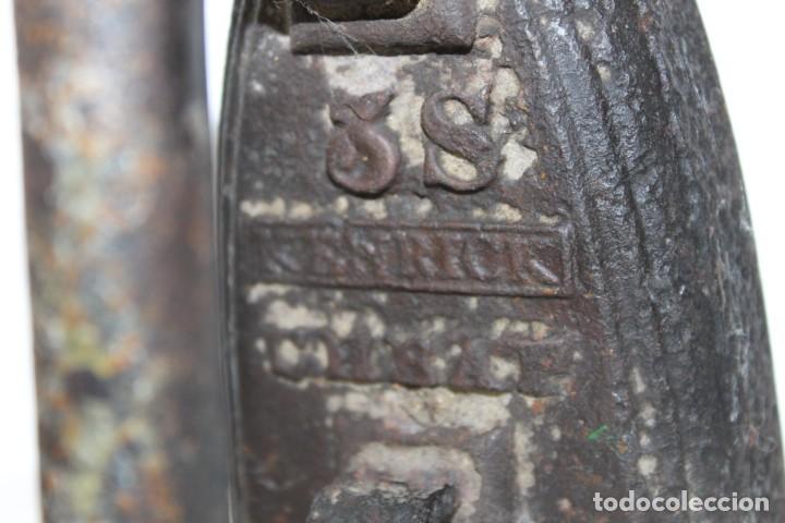 Antigüedades: Dos planchas de hierro antiguas. Kenrick cheap 3S, y Schurhoff cheap - Foto 2 - 270560603