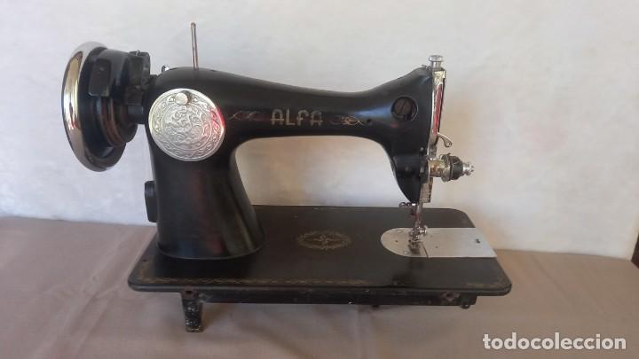 Antig&uuml;edades: M&aacute;quina de coser Alfa - Foto 4