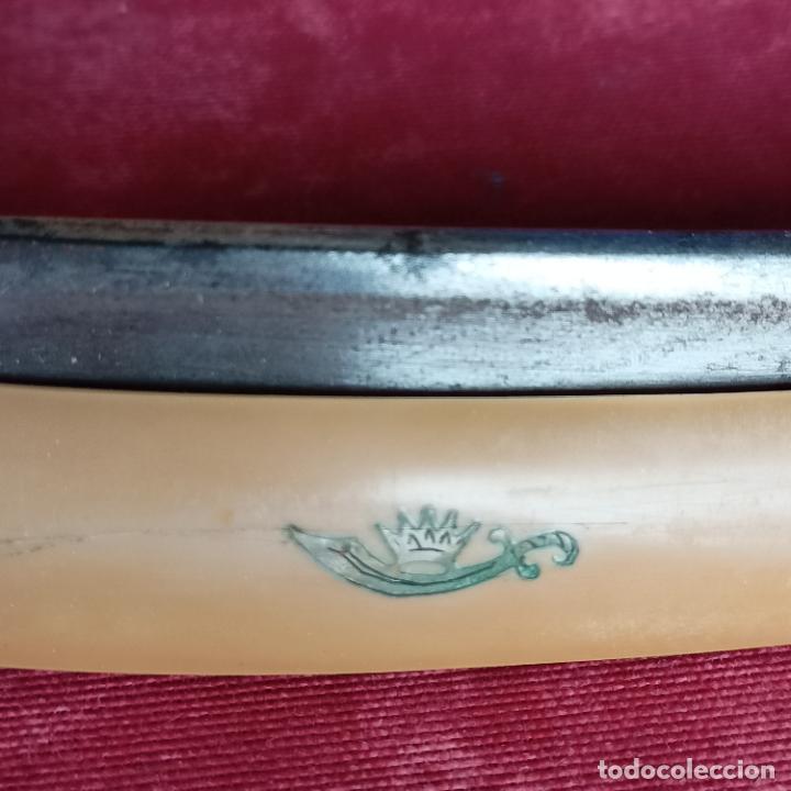 Antig&uuml;edades: Navaja con corona y espada - Foto 1