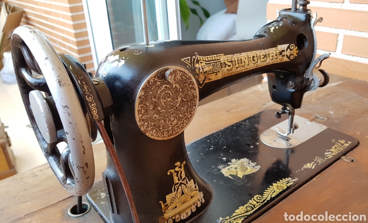 Antig&uuml;edades: M&aacute;quina de coser antigua Singer - Foto 3