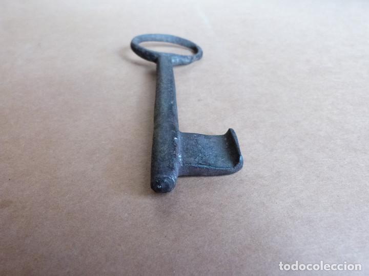 Antig&uuml;edades: LLave antigua de 15,5 centimetros - Foto 2