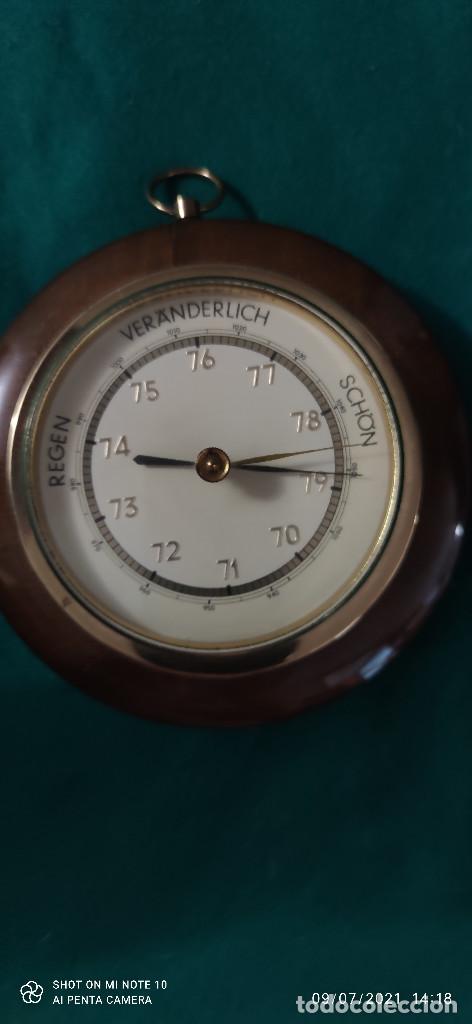 Antig&uuml;edades: BAROMETROANEROIDE DE PRECISI&Oacute;N LAT&Oacute;N Y MADERA NOBLE - Foto 1