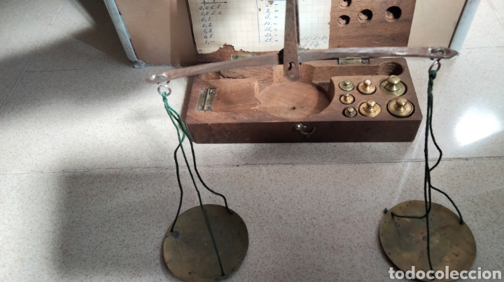 Antig&uuml;edades: PEQUE&Ntilde;A BALANZA DE COLECCION - Foto 1