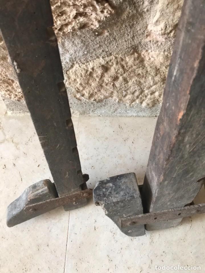 Antig&uuml;edades: Dos sargentos de madera. - Foto 4