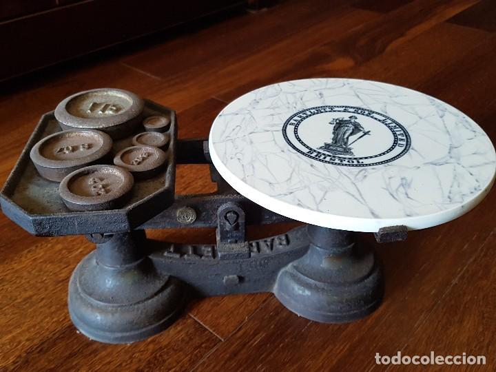 Antig&uuml;edades: BALANZA BRISTOL BARTLETT & SON. CON PLATO DE CERAMICA. SU JUEGO DE PESAS. A&Ntilde;OS 1880 -90