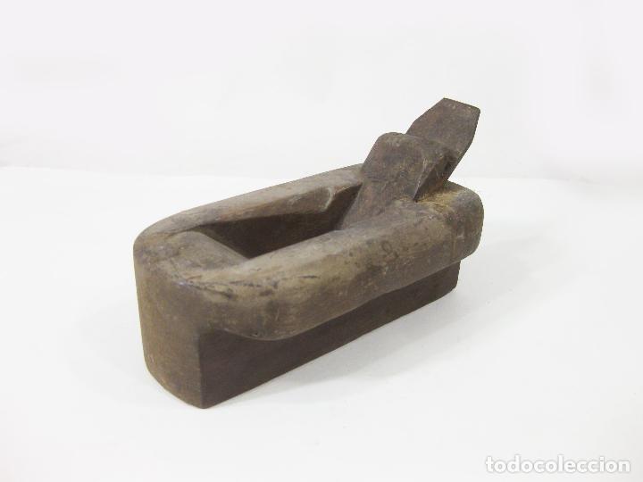 Antig&uuml;edades: ANTIGUO Y PECULIAR CEPILLO DE CARPINTERO DE MADERA - Foto 1